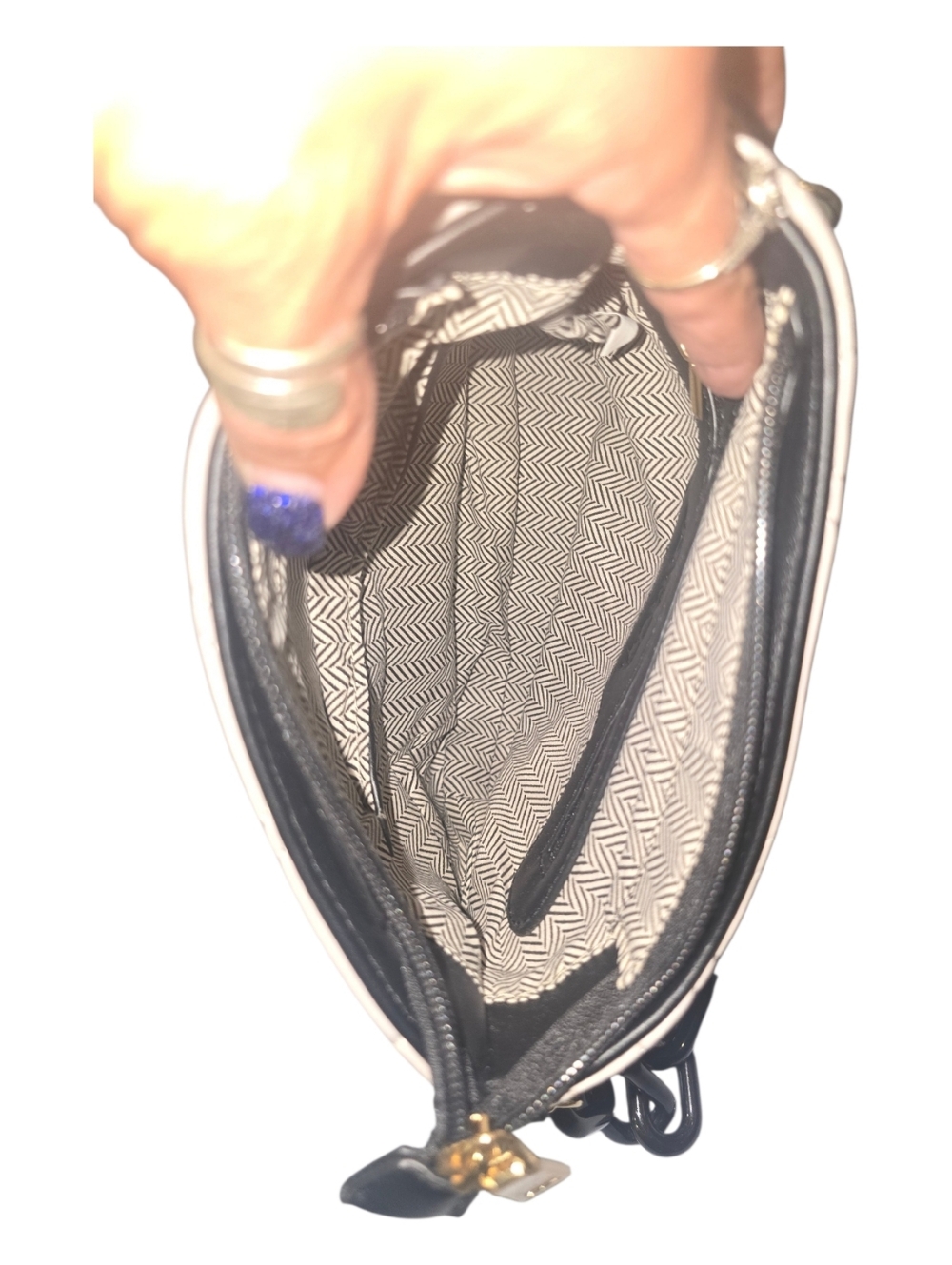 JEN & CO. Chic Two-Tone Quilted Crossbody Bag - Black & Cream 3 handel Options - Picture 8 of 12